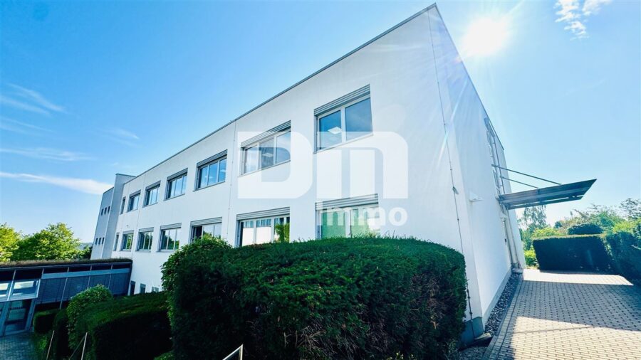 Repräsentative, belüftete Büroetage mit flexibler Raumgestaltung in Kassel-Waldau - Seitenansicht / Nebeneingang